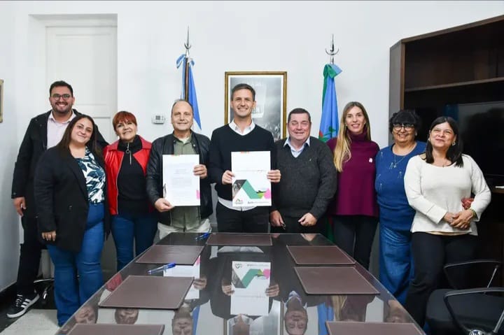 WhatsApp Image 2025-10-06 at 21.23.48 (1)